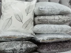 Tekstiilit<Beliani 2 Kpl Koristetyynysetti Lehtikuviolla 45X45Cm Valkoinen Ja Hopea Freesia