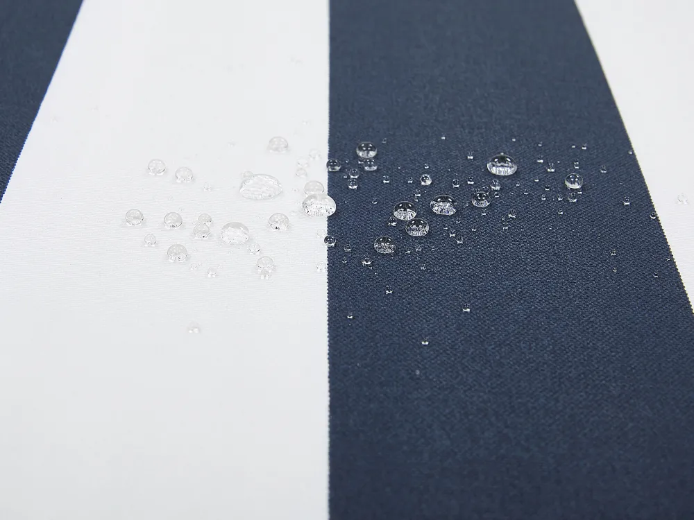 Shop Beliani 8 Kpl Setti Puutarhatuolin Pehmusteita Sini-Valkoraidallinen Sassari