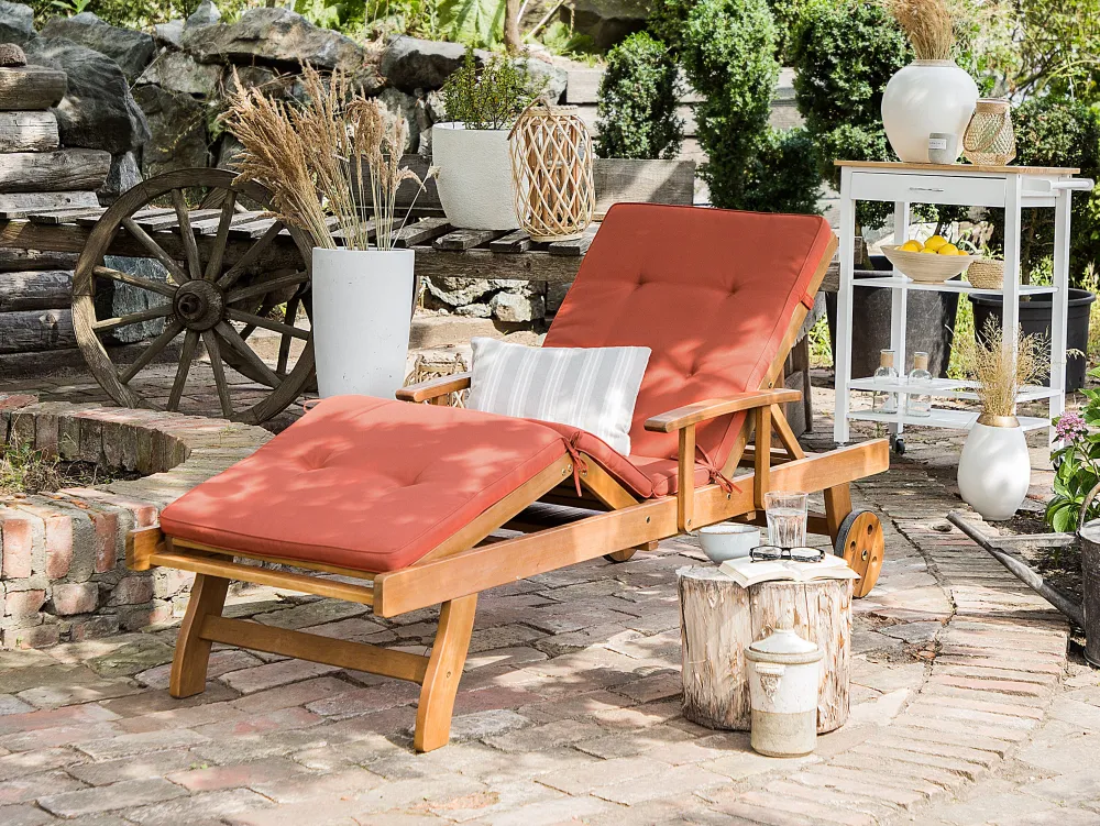 Ulkokalusteet<Beliani Akaasiapuinen Aurinkotuoli Tummanpunaisella Pehmusteella Java