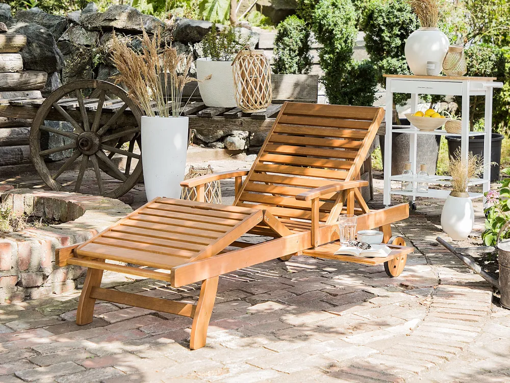 Ulkokalusteet<Beliani Akaasiapuinen Aurinkotuoli Tummanpunaisella Pehmusteella Java