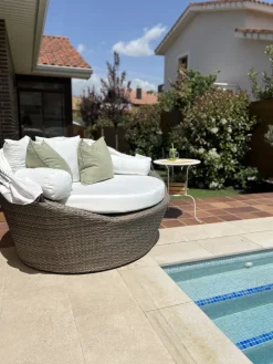 Ulkokalusteet<Beliani Aurinkovuode Polyrottinki Vaaleanruskea Sylt