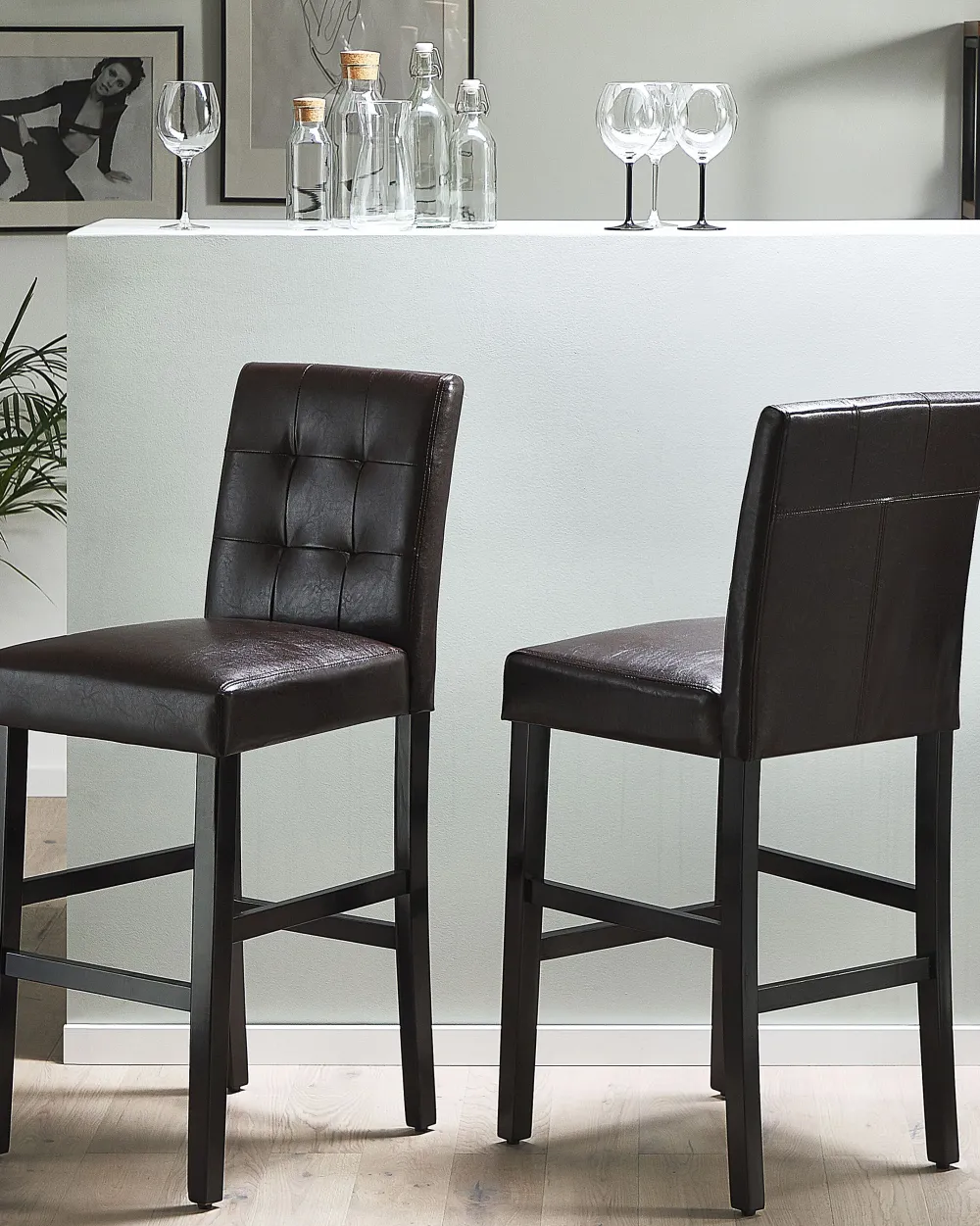 Tuolit<Beliani Baarituoli Keinonahka Ruskea 2 Kpl Madison