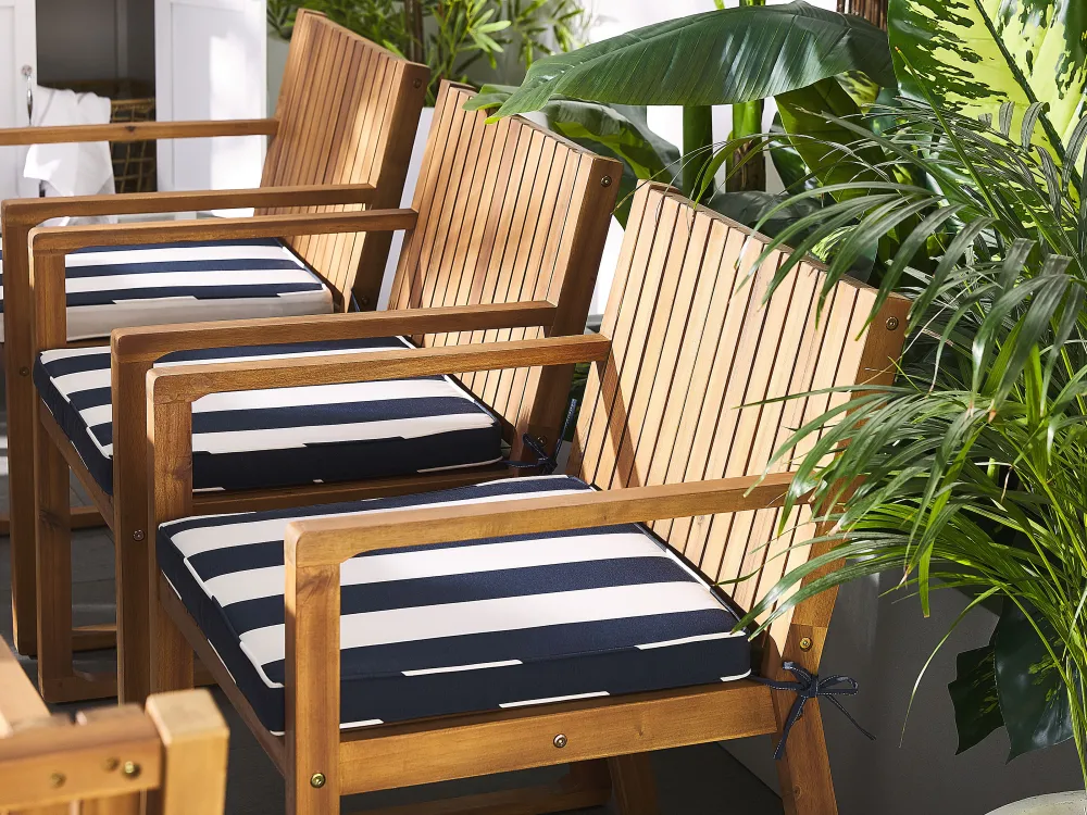 Discount Beliani 8-Istuttava Puutarhapoytasetti Sini-Valkoraidallisilla Pehmusteilla Sassari