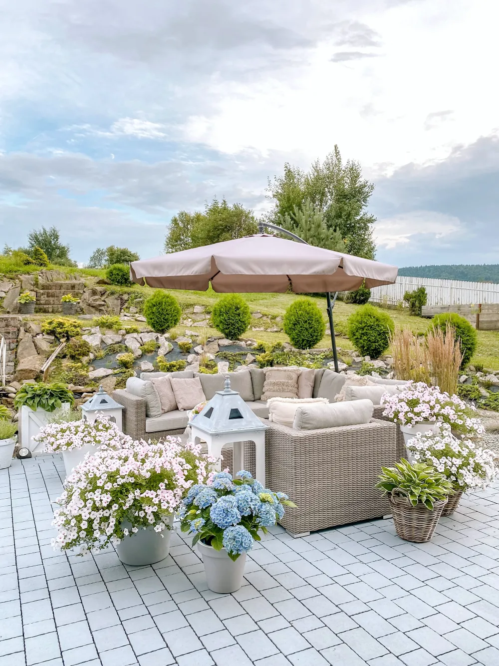 Online Beliani 6-Istuttava Ulkosohvaryhma Polyrottinki Vasenk. Ruskeanharmaa Contare