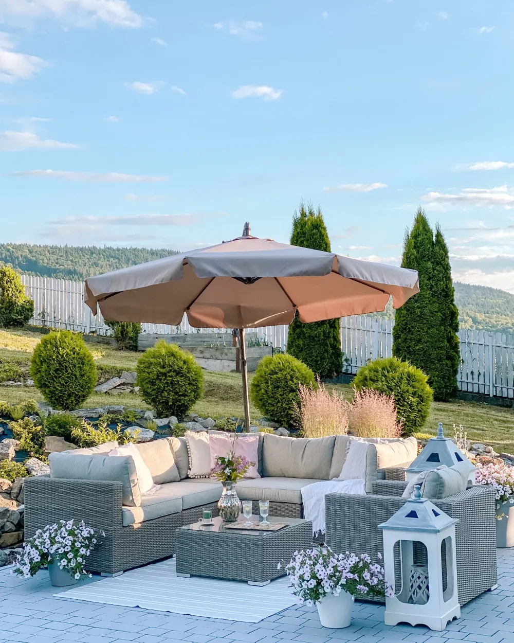 Online Beliani 6-Istuttava Ulkosohvaryhma Polyrottinki Vasenk. Ruskeanharmaa Contare