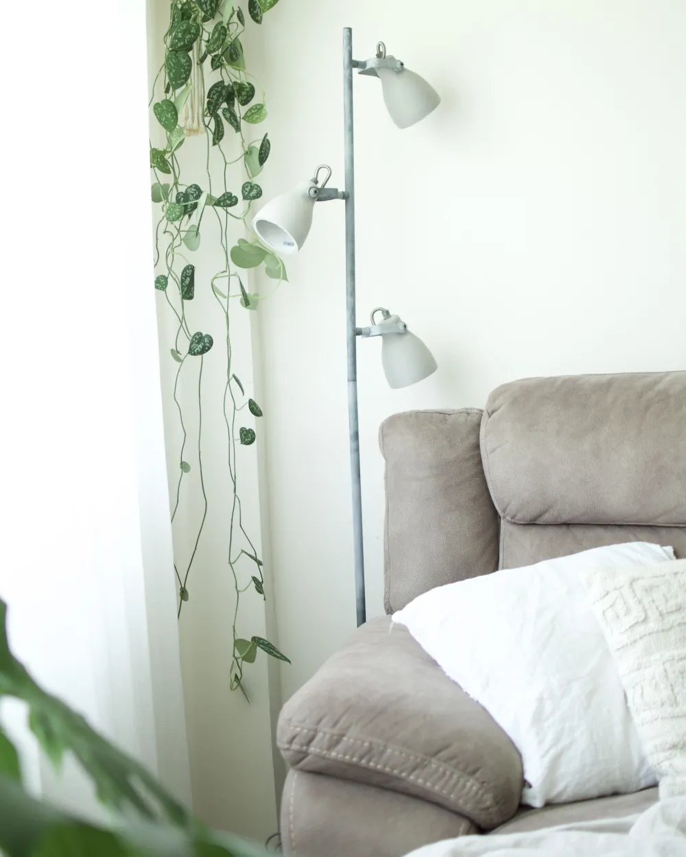 Fashion Beliani Lattiavalaisin 3 Polttimoa Betoni Vaaleanharmaa Mistago