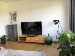 Lastenhuone<Beliani Lattiavalaisin Metalli Musta Tamega