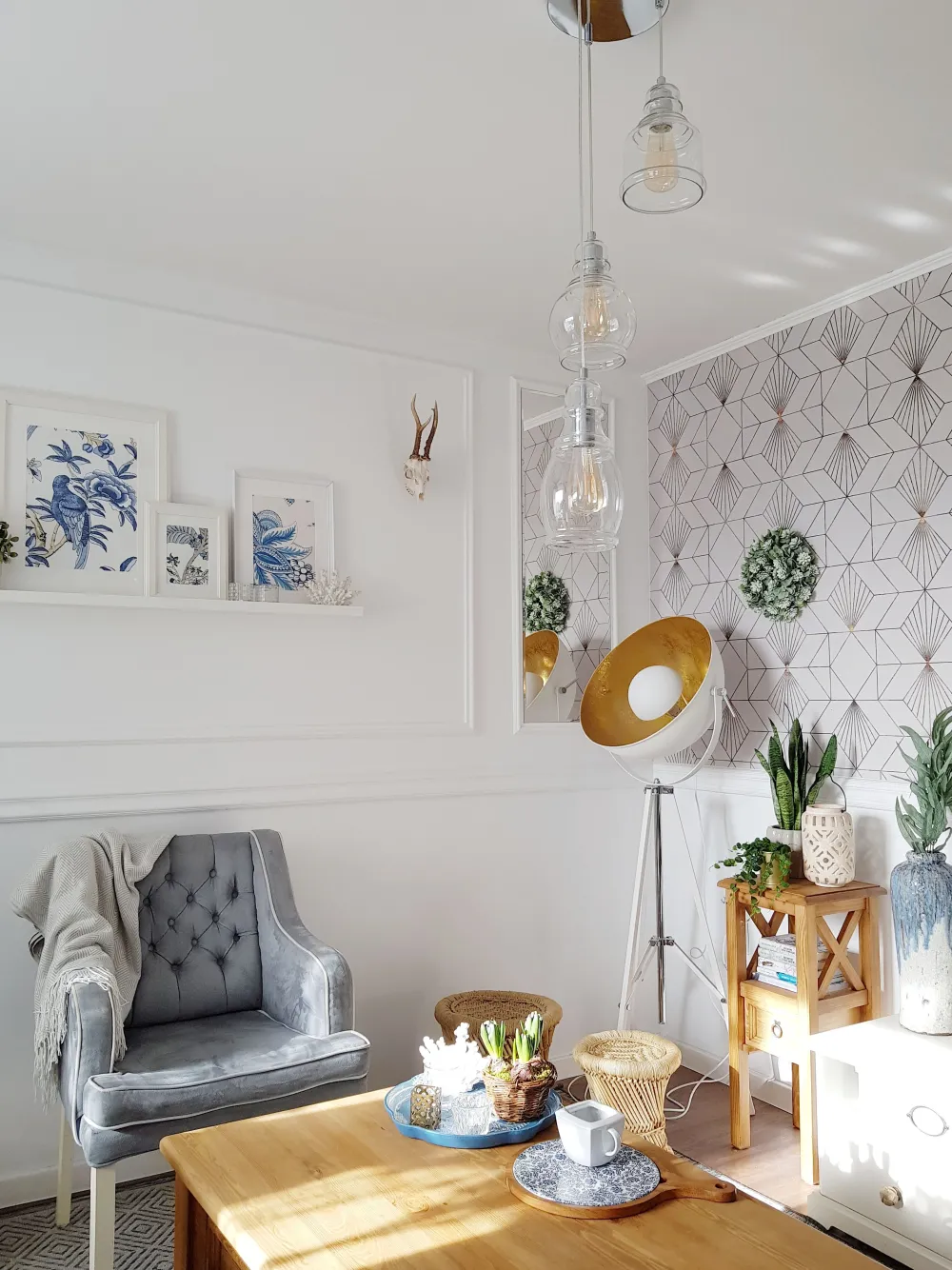 Shop Beliani Lattiavalaisin Metalli Valkoinen/Kulta Thames Ii