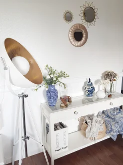 Shop Beliani Lattiavalaisin Metalli Valkoinen/Kulta Thames Ii