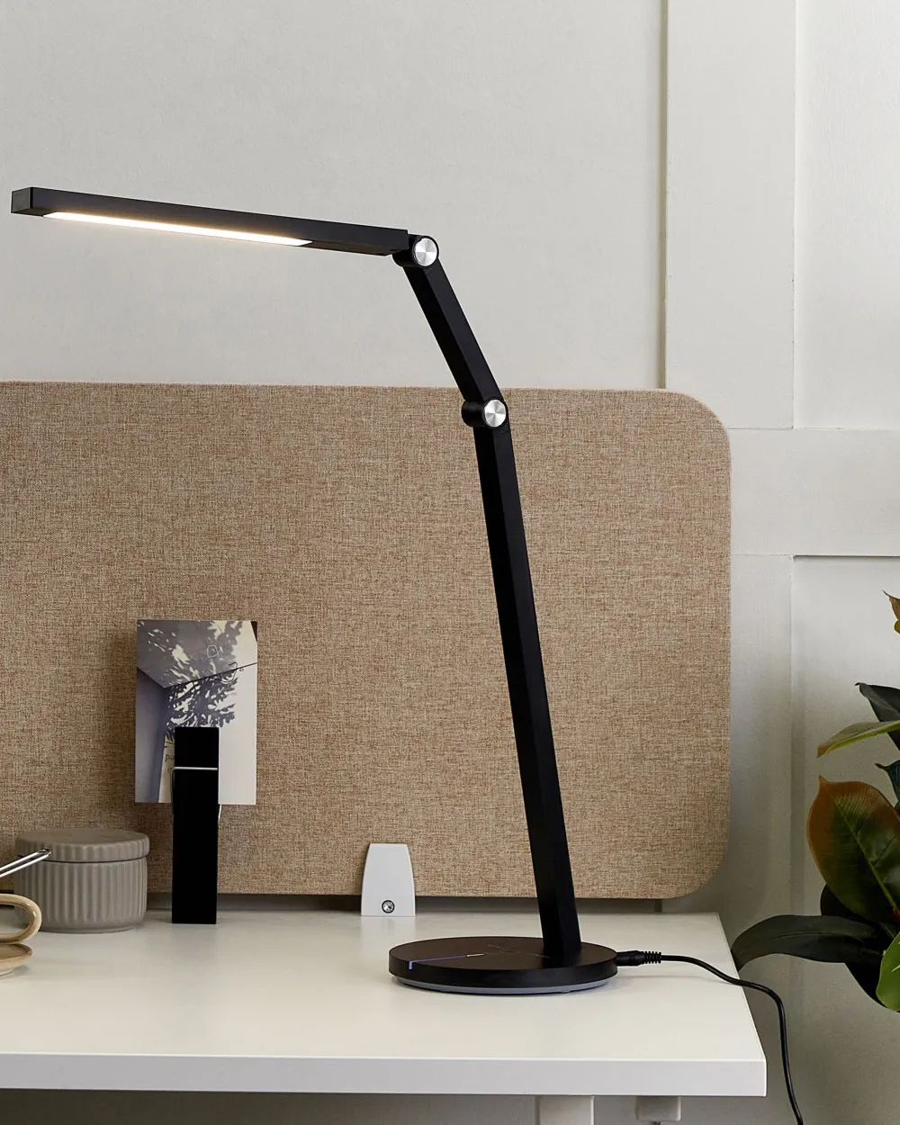 Clearance Beliani Led-Poytavalaisin Muovi Musta Dorado