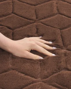 Outlet Beliani Matto Janiksen Tekoturkis Ruskea 160 X 230 Cm Thatta