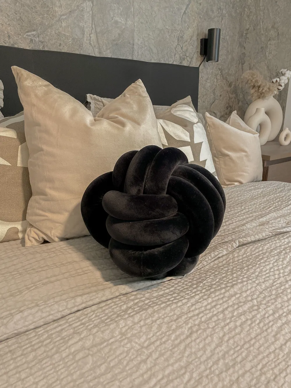 New Beliani Musta Samettinen Solmutyyny O 30 Cm Malni