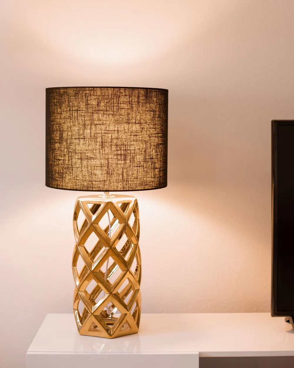 Flash Sale Beliani Poytavalaisin Keraaminen Musta/Kulta Selja