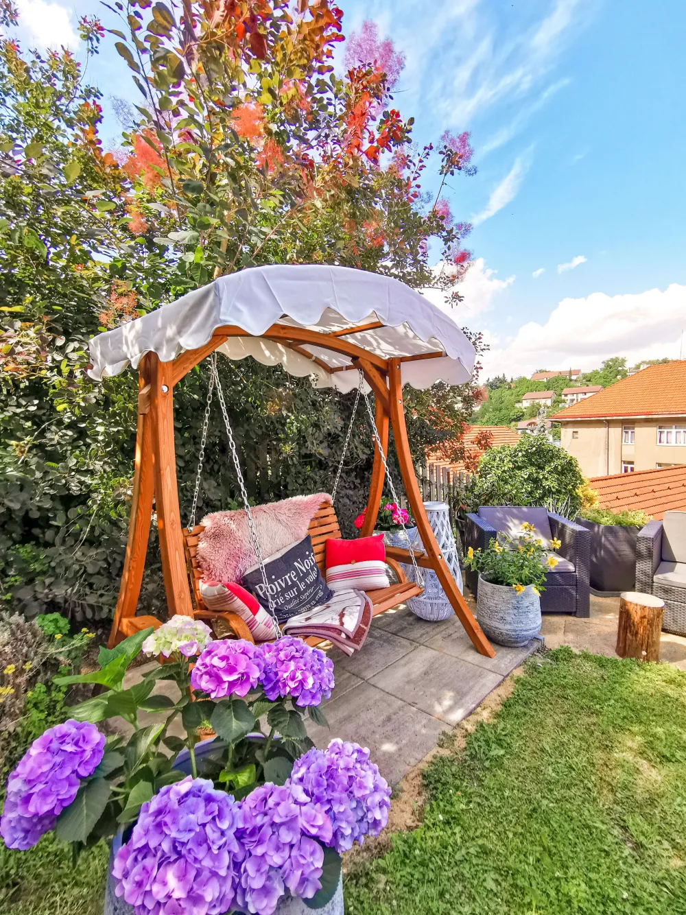 Ulkokalusteet<Beliani Puinen Pihakeinu Katoksella Beige Andria