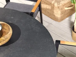 Store Beliani Puutarhapoyta Alumiini Musta 120 Cm Maletto