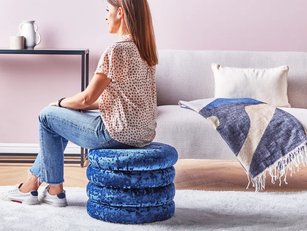 Discount Beliani Rahi Sametti Säilytystila Laivastonsininen 45 Cm Brewton