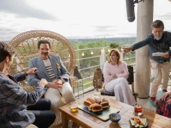 Tuolit<Beliani Riikinkukkotuoli Rottinki Luonnonvari Emmanuelle