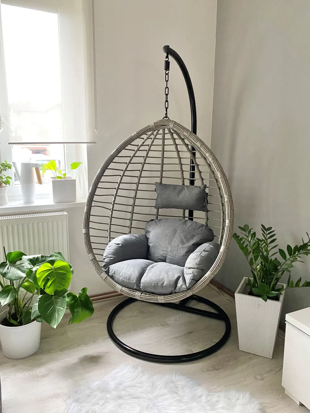 Cheap Beliani Riipputuoli Jalustalla Polyrottinki Harmaa Tollo