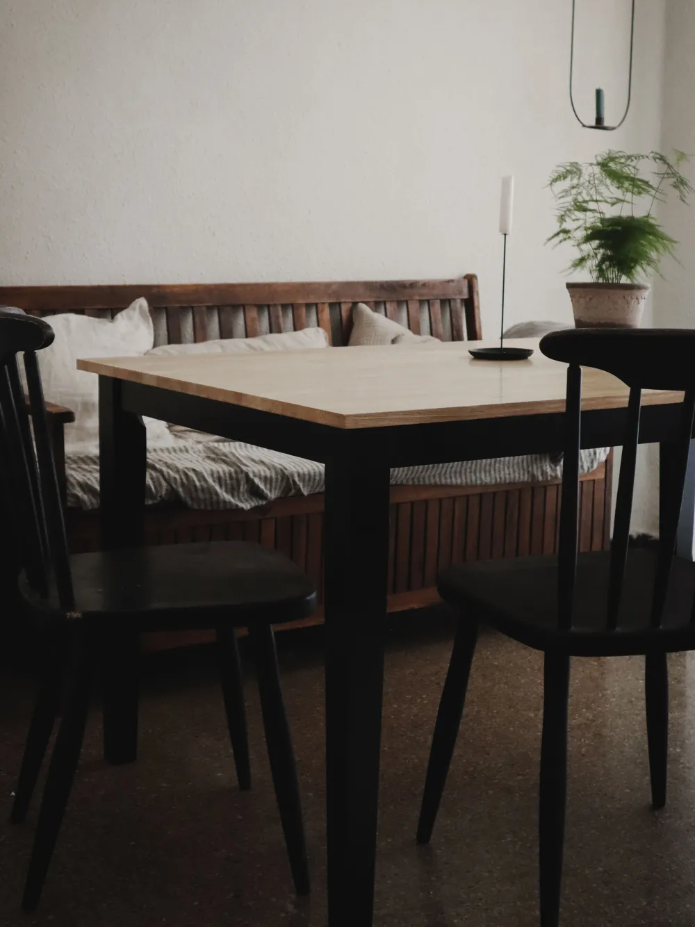 Cheap Beliani Ruokapoyta Kumipuu Vaalea Puu/Musta 150 X 90 Cm Georgia