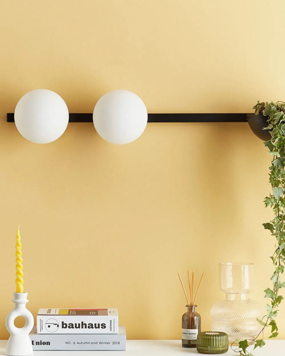 Valaisimet<Beliani Seinavalaisin 2 Polttimoa Rauta Kukkaruukku Musta Isabella