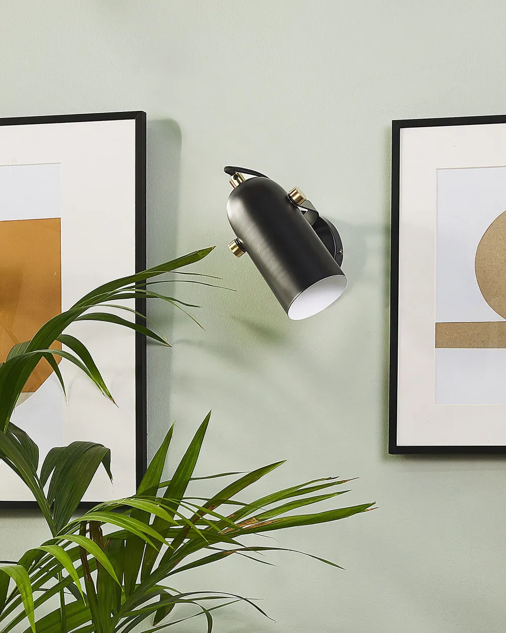 Shop Beliani Seinavalaisin Metalli Musta Tyria