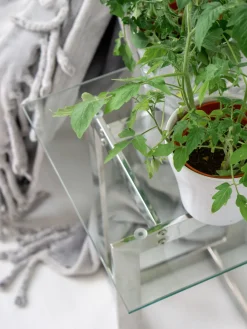 Pöydät<Beliani Sivupoyta Lasitasolla Rosteri Hopea Crystal