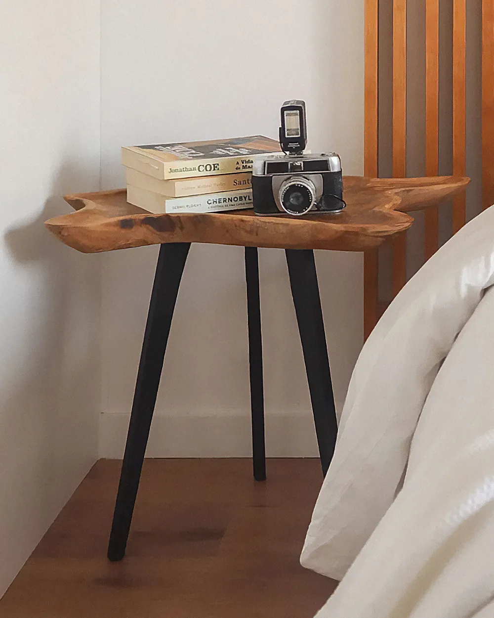 Pöydät<Beliani Sivupoyta Tiikki Vaalea Puu/Musta Elsa