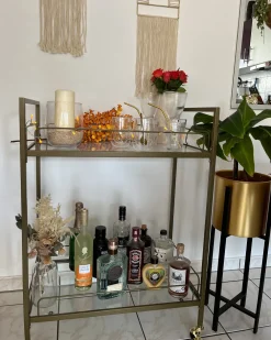 Säilytys<Beliani Tarjoiluvaunu Lasitasolla Metalli Kulta Veneta