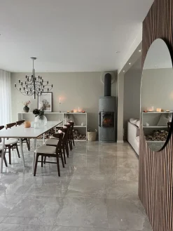 Tuolit<Beliani Tuoli Kumipuu Tumma Puu/Valkoinen 2 Kpl Lynn