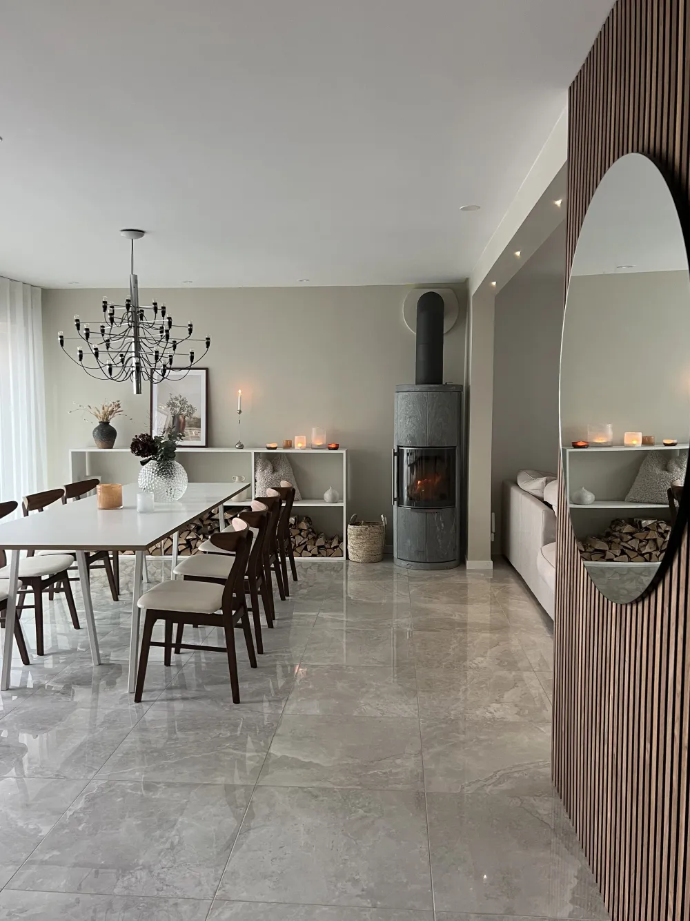 Tuolit<Beliani Tuoli Kumipuu Tumma Puu/Valkoinen 2 Kpl Lynn