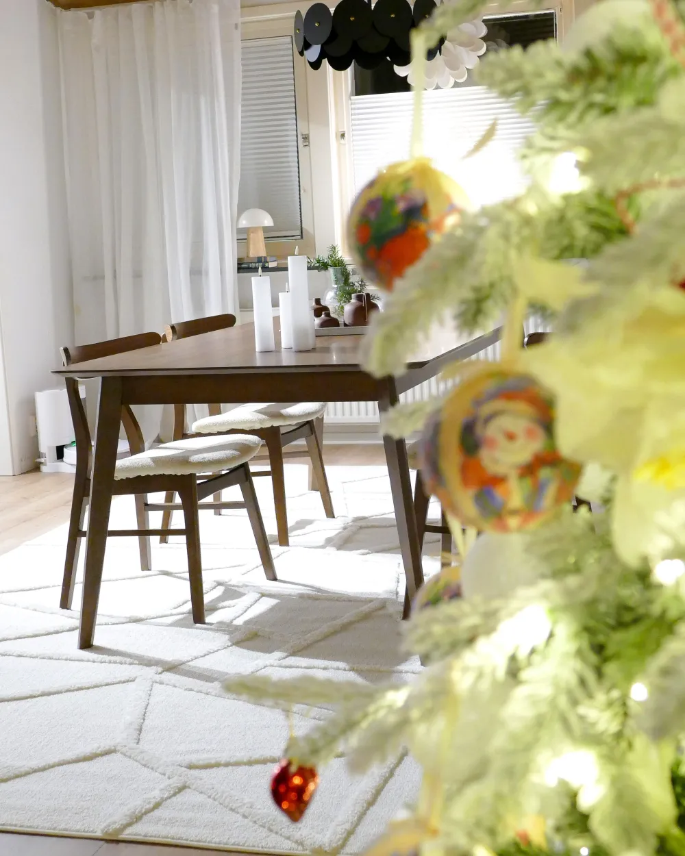 Tuolit<Beliani Tuoli Kumipuu Tumma Puu/Valkoinen 2 Kpl Lynn