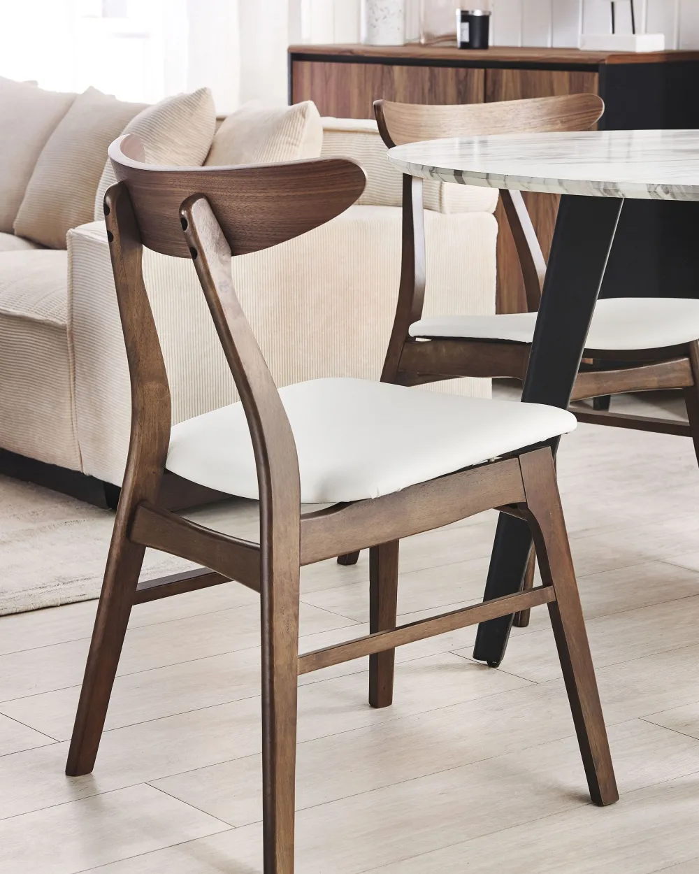 Tuolit<Beliani Tuoli Kumipuu Tumma Puu/Valkoinen 2 Kpl Lynn