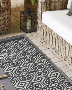 Matot<Beliani Ulkomatto Musta 120 X 180 Cm Barmer